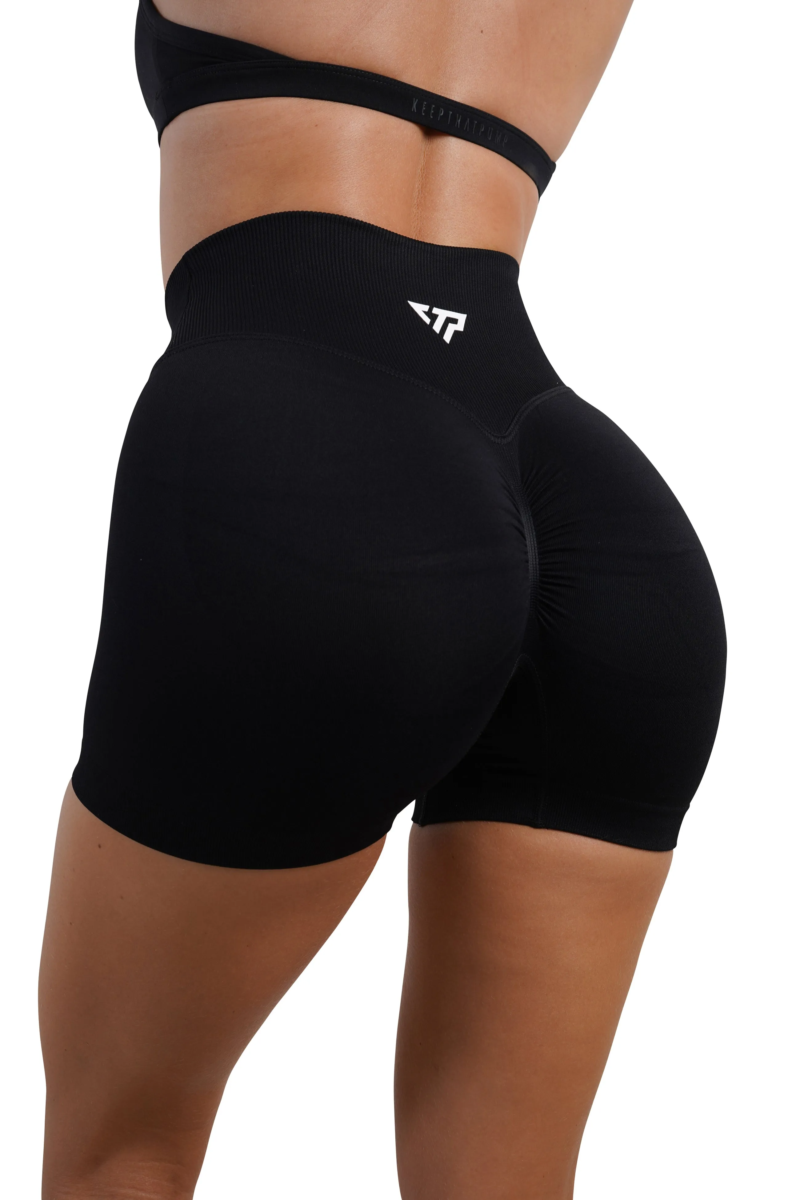 CORE V-WAIST MINI SCRUNCH SHORTS - BLACK