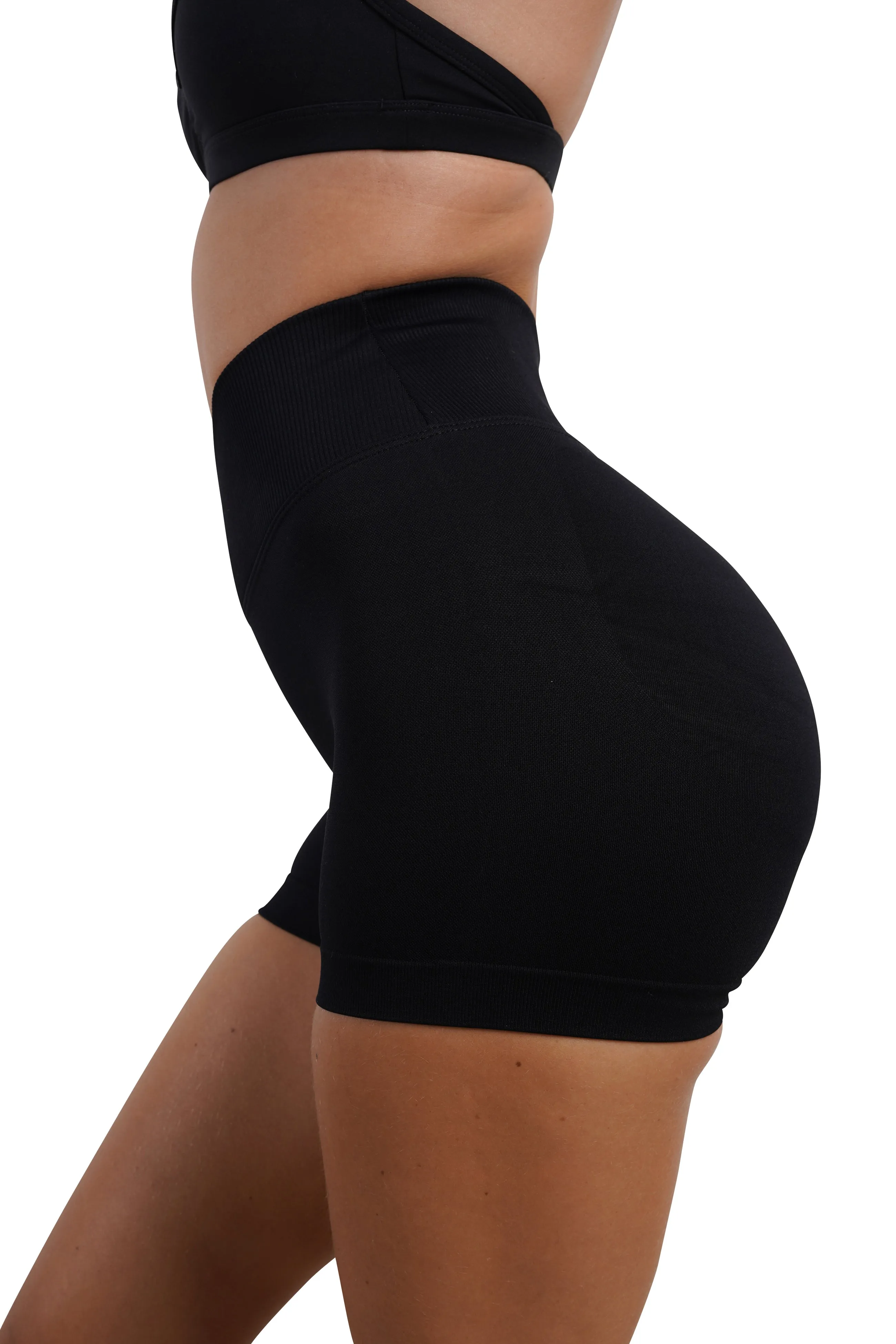 CORE V-WAIST MINI SCRUNCH SHORTS - BLACK