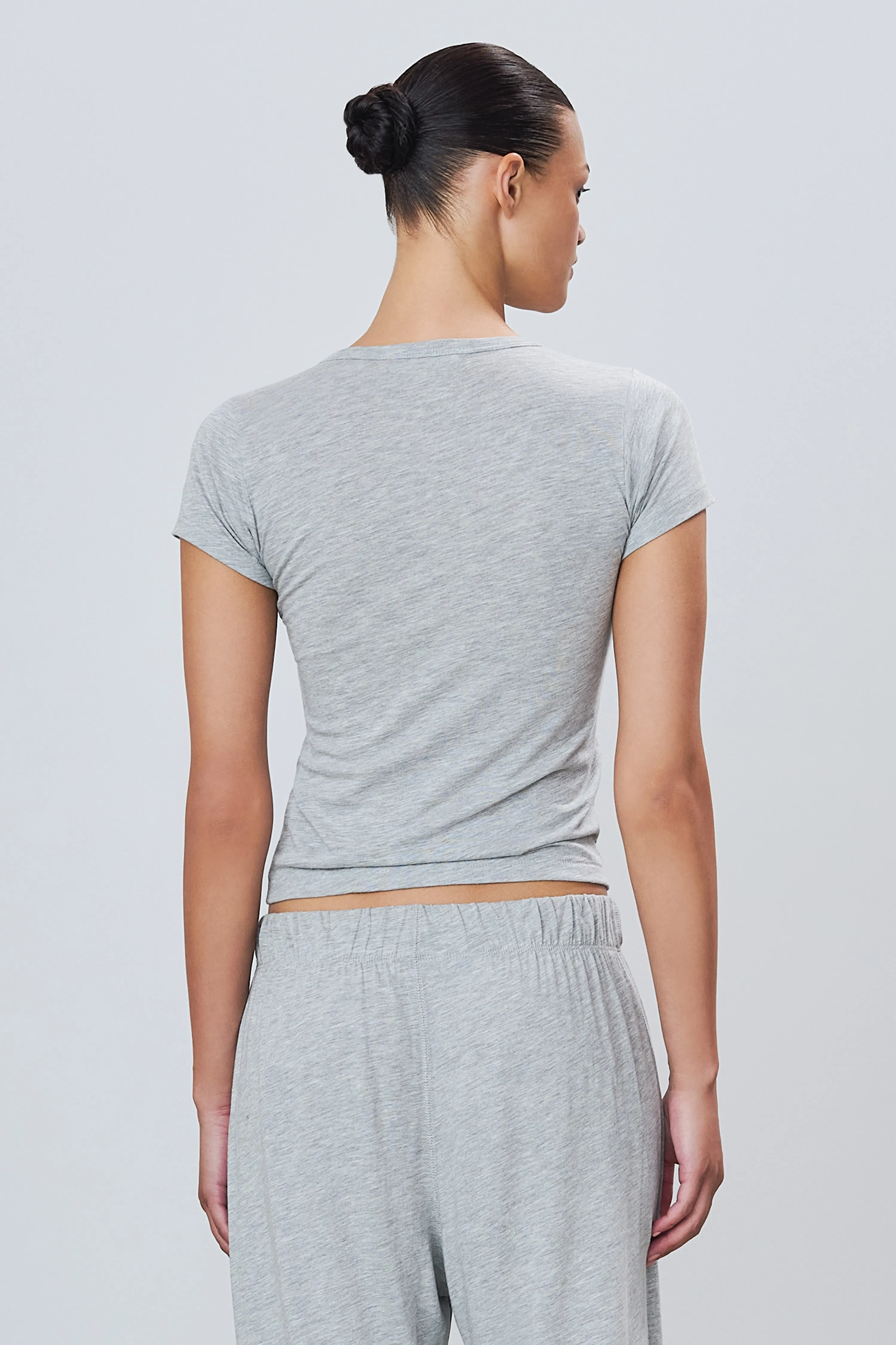 FITTED CREWNECK SHORT SLEEVE T-SHIRT