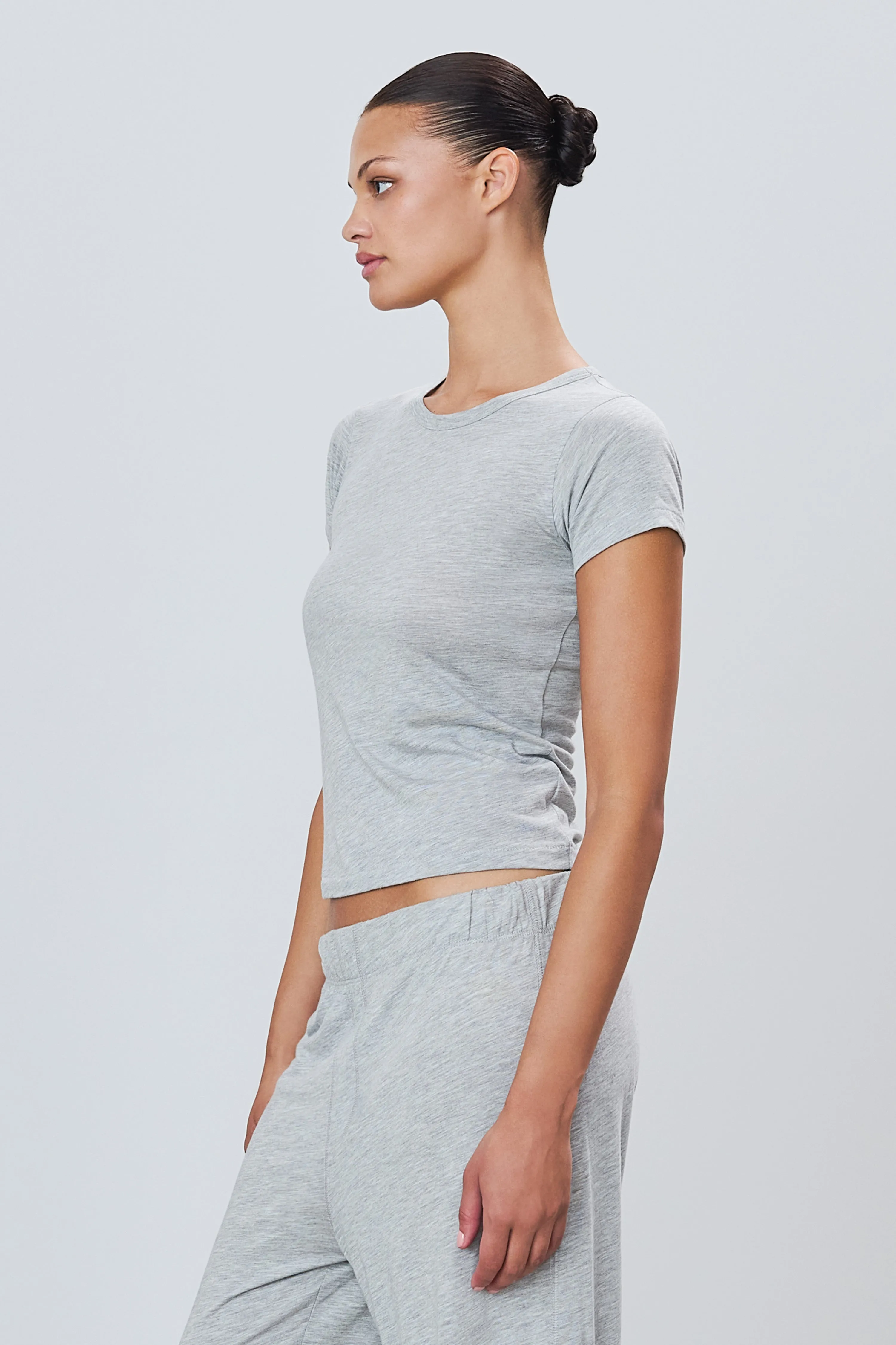 FITTED CREWNECK SHORT SLEEVE T-SHIRT