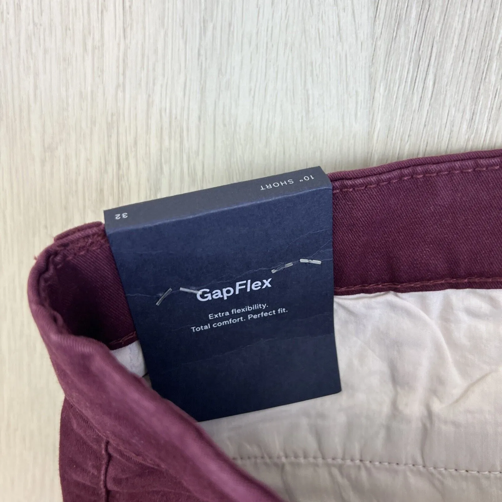 GAP Mens Maroon 10 Inch Stretch Chino Short Size 32 (NEW)