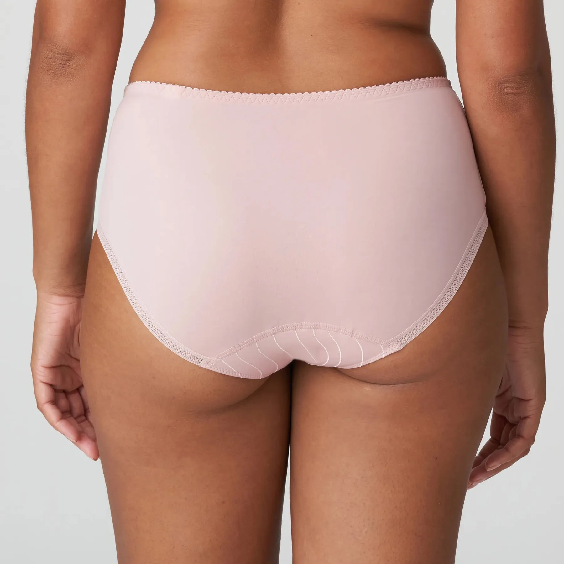 PrimaDonna Deauville Full Brief