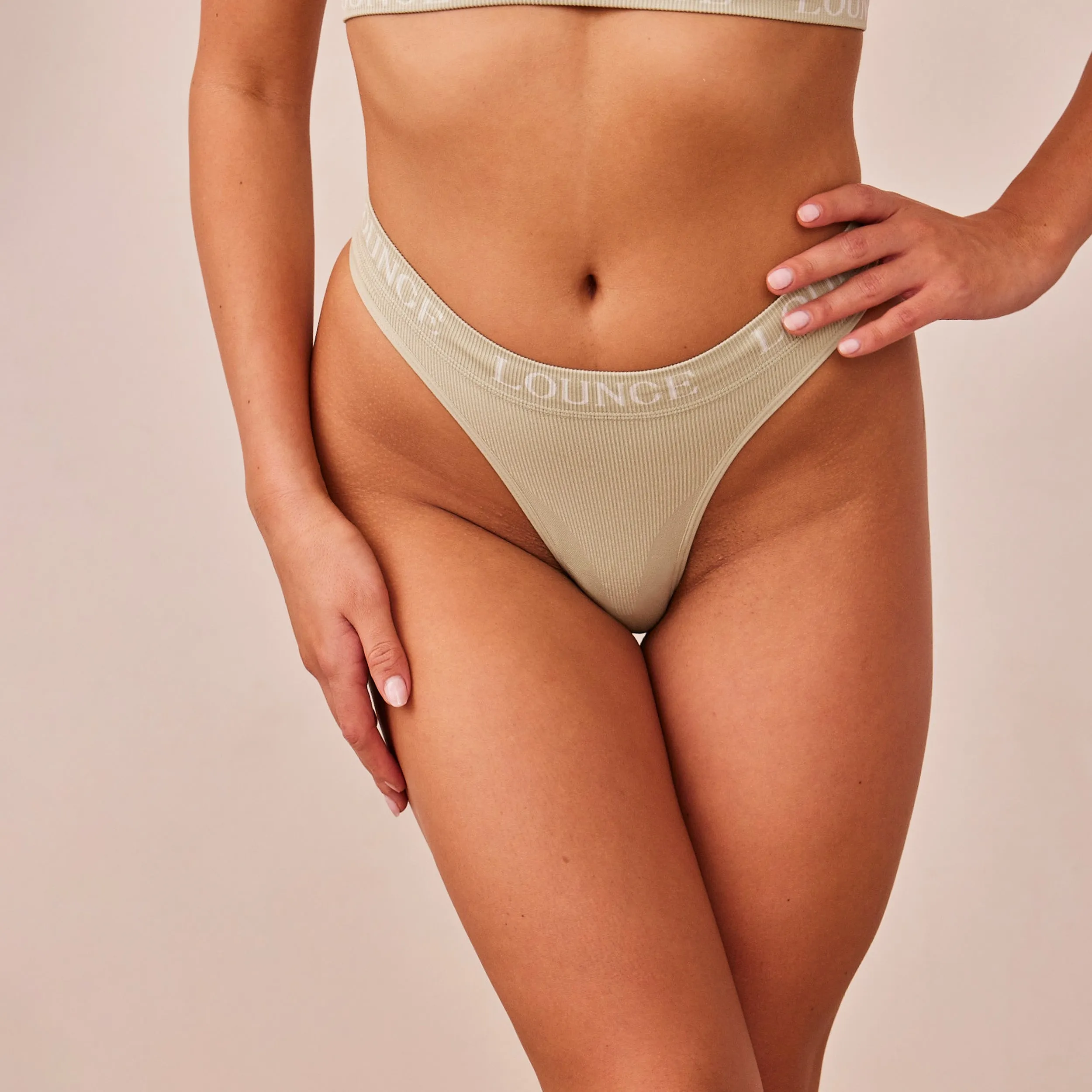 Seamless String  - Olive