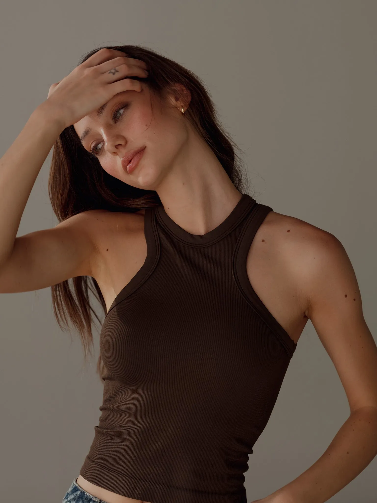 SEAMLESS TANK TOP - ESPRESSO